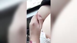 Bóp vú em em trên xe khách