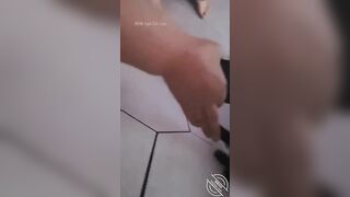 Nhà có nhỏ em cũng dễ tính, cứ nungws thì đè ra d,,it thôi