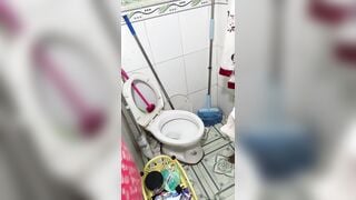 Bắn tinh trùng vào quân lót. Tiên