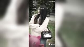 Sau lớp áo e có j