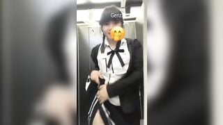 Nữ Sinh Dâm Lồn Hồng Móc Bướm Trong Nhà Vệ Sinh Trường 2