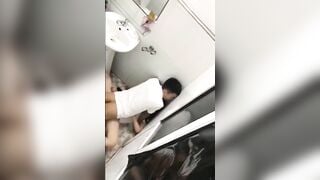 Học sinh lộ clip sex trong nhà vệ sinh trường