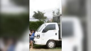 Cặp đôi nện nhau giữa đường bị quay lại clip sex