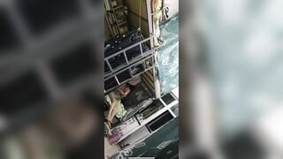 Quay lén đứa bạn ở ký túc xá thả rông
