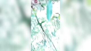 Bé nữ sinh ngoan ngoãn vâng lời lần đầu gặp đã đưa em vào rừng
