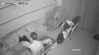 Hack cam chồng đi công tác coi camera ở nhà vợ làm gì và cái kết