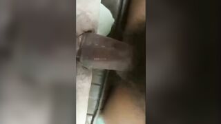 Loạn luân cháu họ địt bà khi ở nhà một mình với bà giúp bà sướng lồn