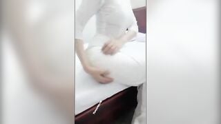 Em áo dài mông to nhìn nuột thế này mà sao chịu nổi cơ chứ