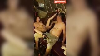 Karaoke tay vịn