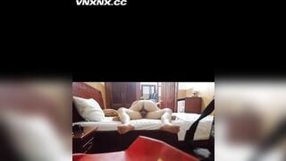 Em sinh viên đại học Nam Cần Thơ nhún nhảy