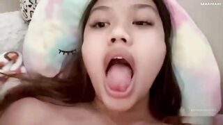 Nhìn vào biểu cảm của em nó là biết sướng rồi