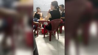 Chị gái tiếp viên