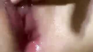 Hs móc lồn thủ dâm