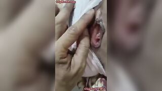 Bố chồng biến thái hấp diêm con dâu khi ngủ say