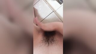 Em gái tập móc lồn trong nhà vệ sinh