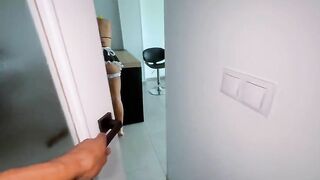địt e hầu gái mông to