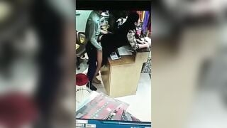 Lén lút và công khai