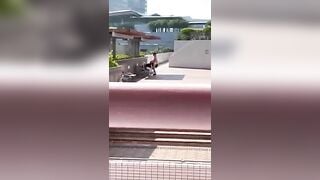 Cặp đôi nứng cặc cho nhau bú ngay ngoài công viên