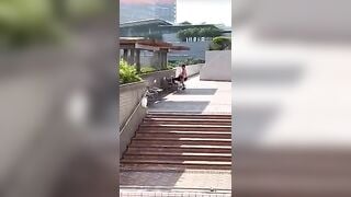 Cặp đôi nứng cặc cho nhau bú ngay ngoài công viên