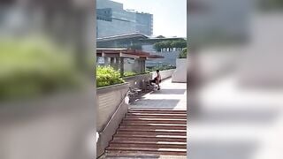 Cặp đôi nứng cặc cho nhau bú ngay ngoài công viên