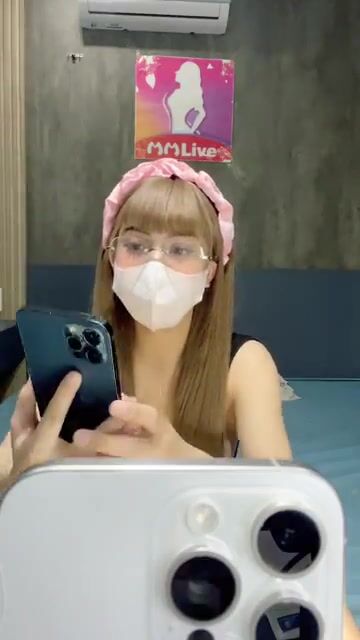 Hai em gái xinh live fb 2