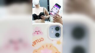 Hai em gái livestream nhảy uốn éo trên fb