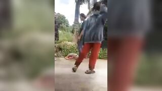 Đánh nhau lột đồ