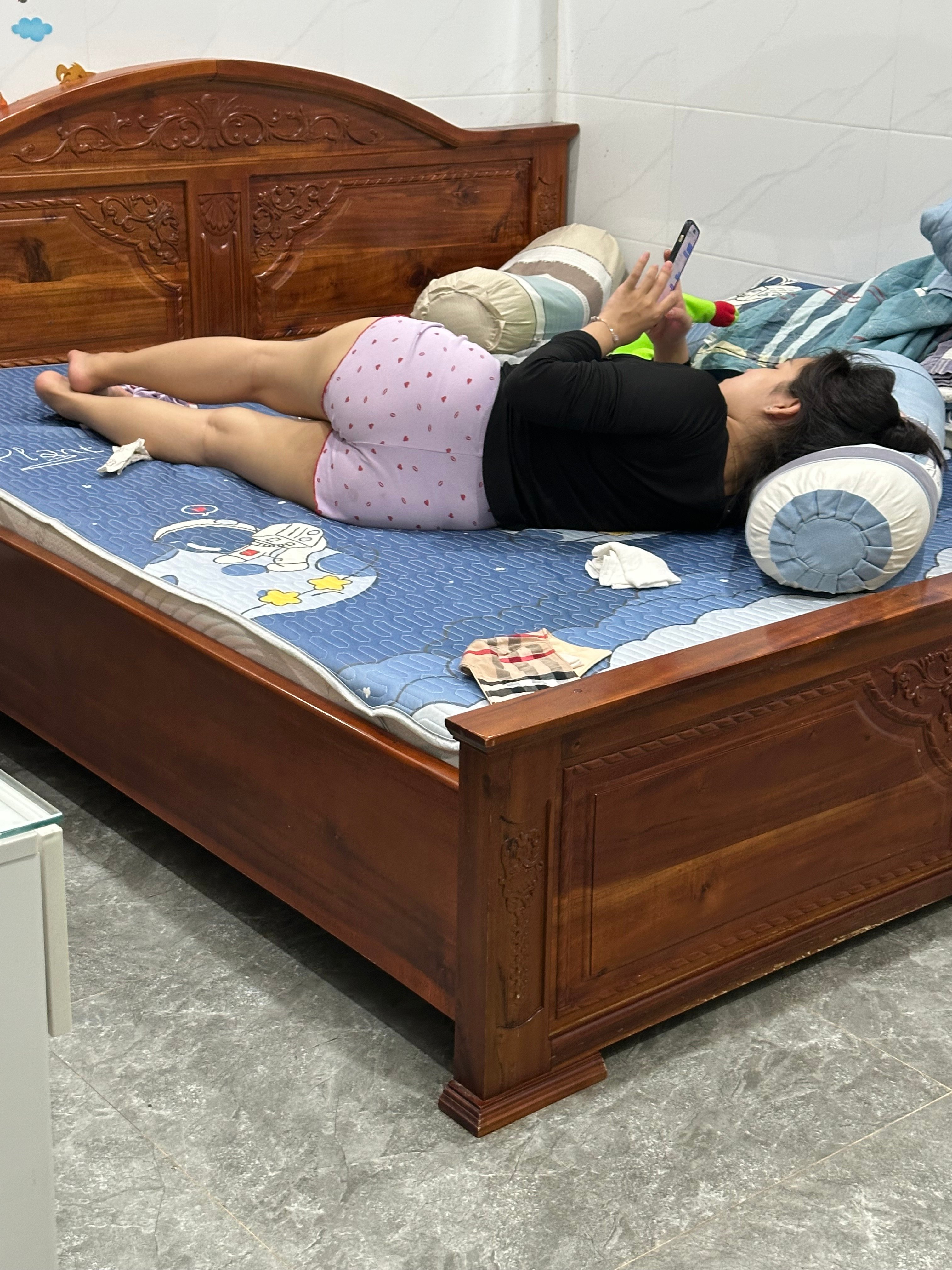 Nay ck e nhờ qa nhà khiêng đồ thấy e  kiểu này lại kiềm k