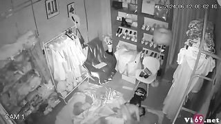 Hack camera em gái chủ shop thời trang vú to làm tình