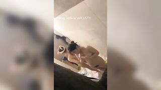 Quay lén hai em sinh viên hàng xóm tắm chung