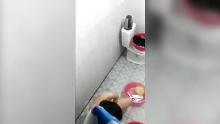 Quay lén em sinh viên hàng xóm tắm