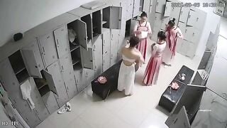 phòng thay đồ mấy em học sinh china