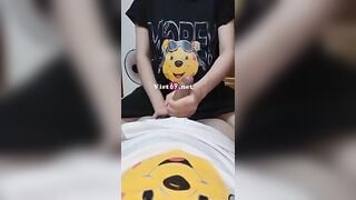 Vợ bầu không cho đụ mà chỉ quay tay cho anh xuất