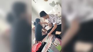 Đè bạn học ra hấp diêm tập thể, đúng là TQ chuyện gì cũng xảy ra được
