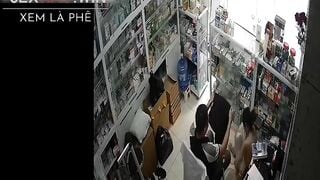 Bằng cách hack camera, ai ngờ đã có thể chứng kiến cảnh nóng bỏng của đôi vợ chồng