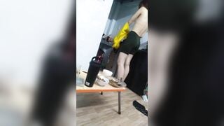 Quay lén con bạn cùng phòng thay đồ lộ hàng