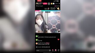 Cầm đi . Ông bị điên à🤣🤣