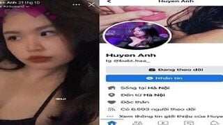 Huyền Anh sung sướng cùng bạn thân khác giới trong nhà nghỉ
