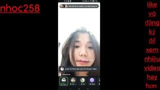 Em Gái Mới Lớn ở nhà một mình nứng lồn quá lên mạng tạo nhóm chat live thủ dâm