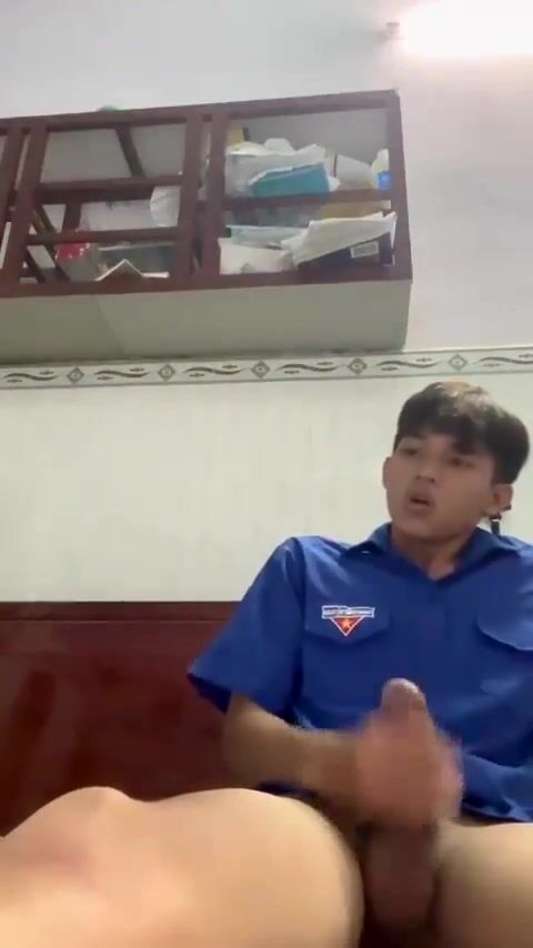 Sục cùng anh áo đoàn nào