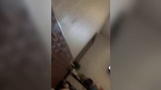 Me thằng bạn thích trai trẻ