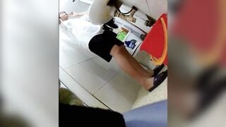 Đưa em đi làm về tò mò nên quay lén em tắm💦😋