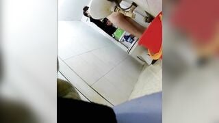 Đưa em đi làm về tò mò nên quay lén em tắm💦😋