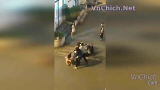 Đánh ghen Lột Đồ Lột Sạch Đồ giữa đường cực sung