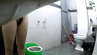 Em gái thay đồ xong tăm luôn