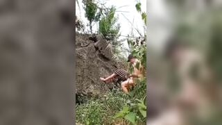 Nện nhau trong bụi rậm