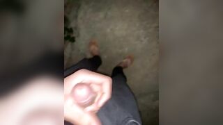 Sục cu giữa đường