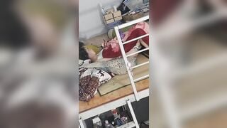 Quay lén em hàng xóm đang móc